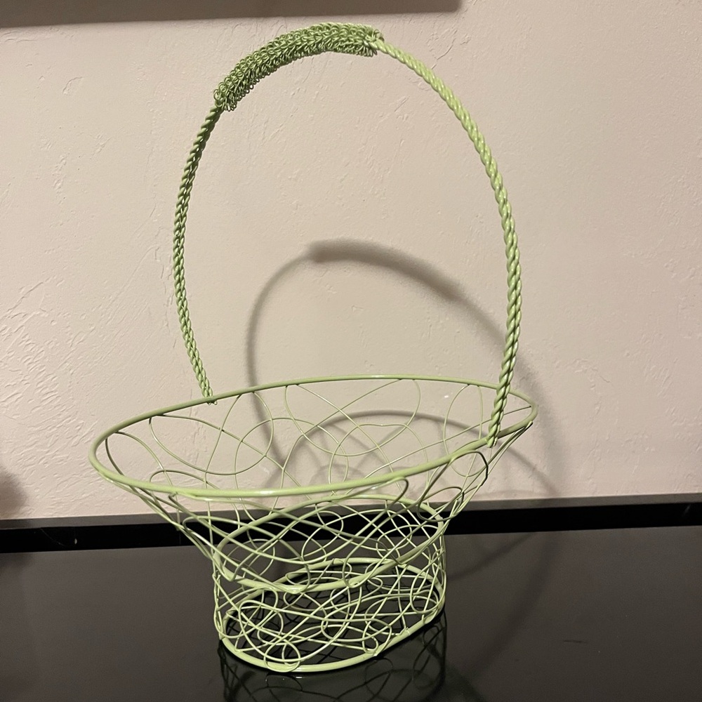 Decorative Wire Easter Basket Circular Design Light Green Color